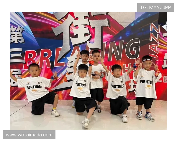 重庆街舞队展现灵活性新高度引领街舞创新潮流